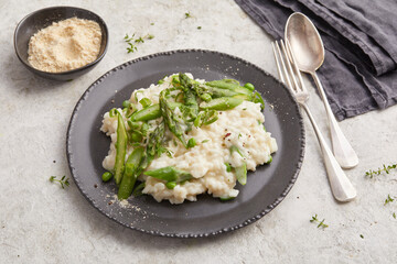 Spring rice with green asparagus