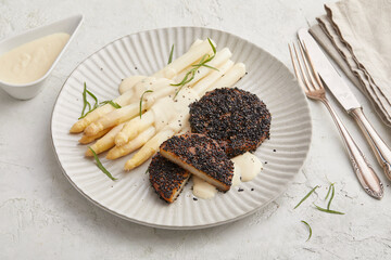 Kohlrabi medallions with asparagus