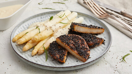 Kohlrabi medallions with asparagus