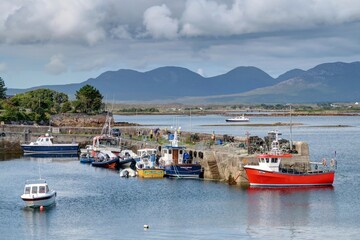 port de Roundstone dans le Connemara en Irlande