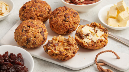 Gluten-free and sugar-free fruit buns