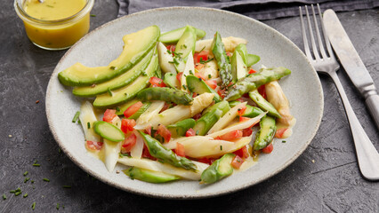 Asparagus salad with avocado