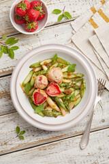 Asparagus salad with strawberries and tamarind