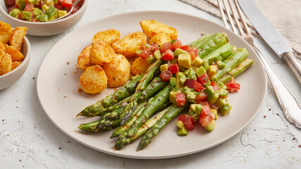 Potatoes with asparagus and avocado