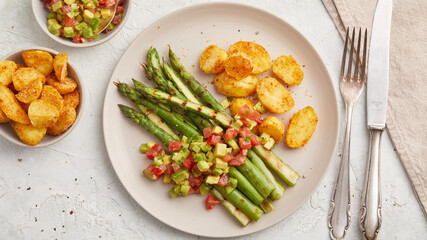 Potatoes with asparagus and avocado