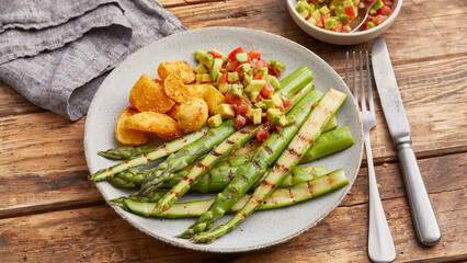 Potatoes with asparagus and avocado