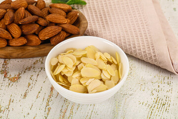 Sliced almond nut for culinary