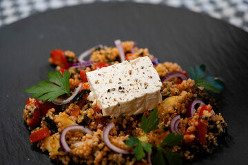 Bulgur Weizen Salat mit Schafskäse