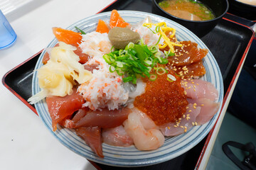 豪華海鮮丼