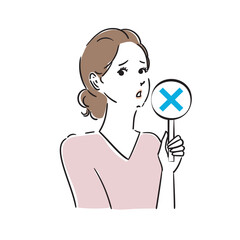 正解か不正解か札でジャッジする綺麗な女性