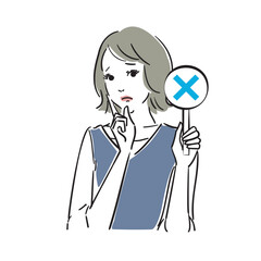 正解か不正解か札でジャッジする綺麗な女性