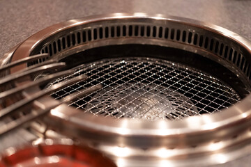 加熱中の焼肉用ロースター