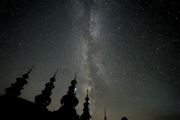 droga mleczna na nocnym niebie © Mateusz