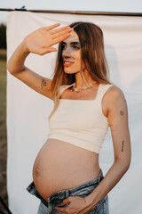 Schwangere, attraktive Frau, 25+