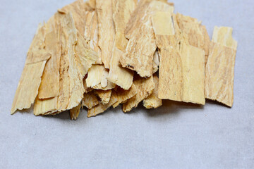Dried Astragalus root slices used in traditional Chinese medicine.