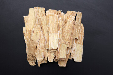 Dried Astragalus root slices used in traditional Chinese medicine.