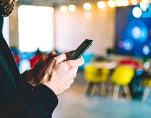 Strategic Planning for Startups Using Smartphone in Modern Workspace