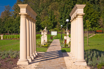 Ogrody magiczne na Zapopradziu w Muszynie latem. © rogozinski