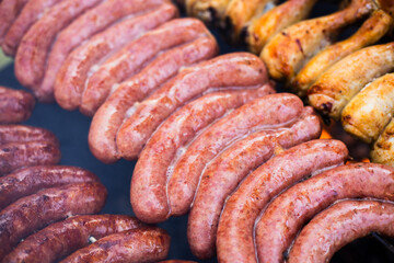 Fototapeta premium Linguiça toscana na brasa, com cores vibrantes comida de interior 