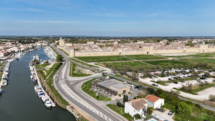 Vue aérienne par drone de la ville d'Aigues-Mortes (Gard France)