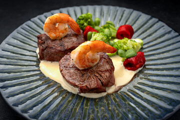 Grilled Meat Medallions with Shrimp, Sauce and Vegetables