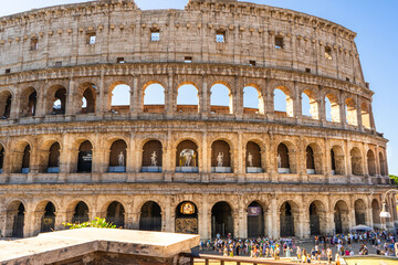 Naklejka premium Colosseum Rome Italy architecture closeup. Coliseum building, over tourism in summer.