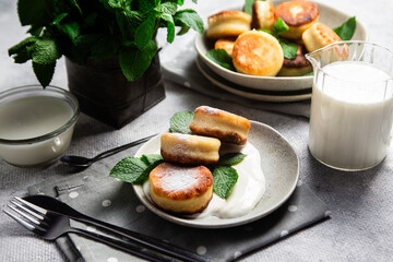 sirniki. Homemade cottage cheese pancakes with sour cream