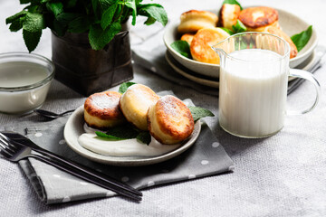 sirniki. Homemade cottage cheese pancakes with sour cream