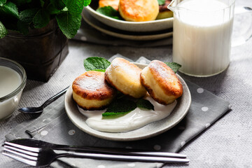 sirniki. Homemade cottage cheese pancakes with sour cream