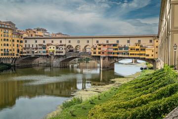 Fototapeta premium ponte vecchio in florence italy