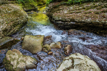 Over millions of years, the Orfento River (in the municipality of Caramanico Terme) has carved out a narrow gorge now covered by dense riparian vegetation featuring willows, ferns, and mosses.