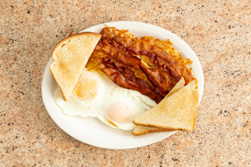 eggs, bacon, hash browns and toast