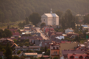 Muszyna z Baszty o wschodzie słońca latem. © rogozinski