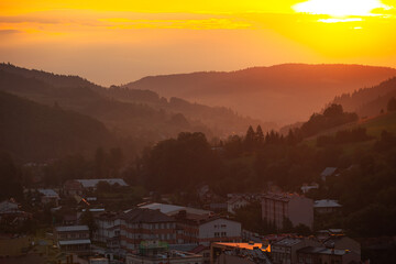 Muszyna z Baszty o wschodzie słońca latem. © rogozinski
