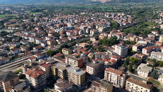 Venafro, vista aerea della cittadina del Molise in provincia di Isernia, centro Italia.
Il centro storico e il Castello di Venafro.