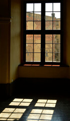 duże okno w holu, światło słoneczne padajace przez okna starego budynku na kamienną poszadzkę, sunlight coming through the window reflected in the stone floor  © kateej
