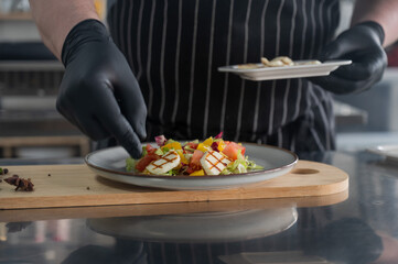 The chef lays out the salad. 