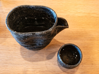 黒釉の器で味わう晩酌
