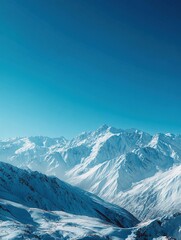 Naklejka premium Breathtaking Snowy Mountain Range Under a Clear Blue Sky