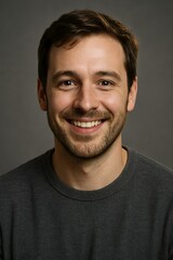 Obraz premium Smiling man with genuine happiness and confidence, perfect for marketing campaigns