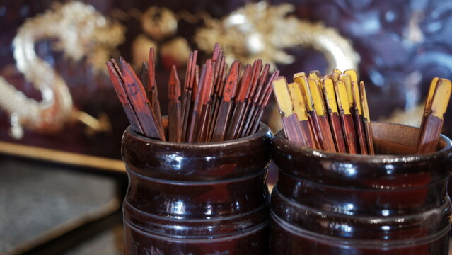 A tube of bamboo sticks is used to obtain answers from the verses written on the fortune paper. Ciam Si is a divination tradition that originates from the Chinese community.