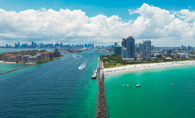 Naklejka premium Aerial view of Miami Beach with turquoise waters. Drone shot of Miami skyline. Top view of South Miami Beach. Miami cityscape with luxury skyscrapers and ocean. View of Miamis famous skyscrapers.
