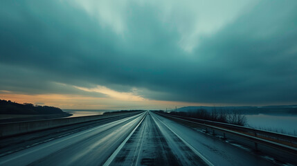 Obraz premium Highway vanishing into horizon