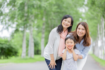 女性三世代家族