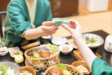 旅行　ホテル　旅館　夕食イメージ