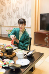 旅行　ホテル　旅館　夕食イメージ