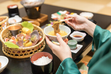 旅行　ホテル　旅館　夕食イメージ