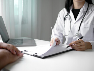 Fototapeta premium The female doctor made an appointment to examine the patient and explained the results to the patient. She emphasized personal care in the hospital