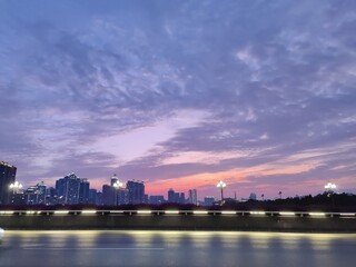 Naklejka premium sunset over the city