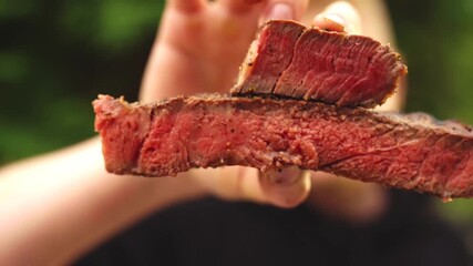 Displaying and inspecting a juicy cooked steak